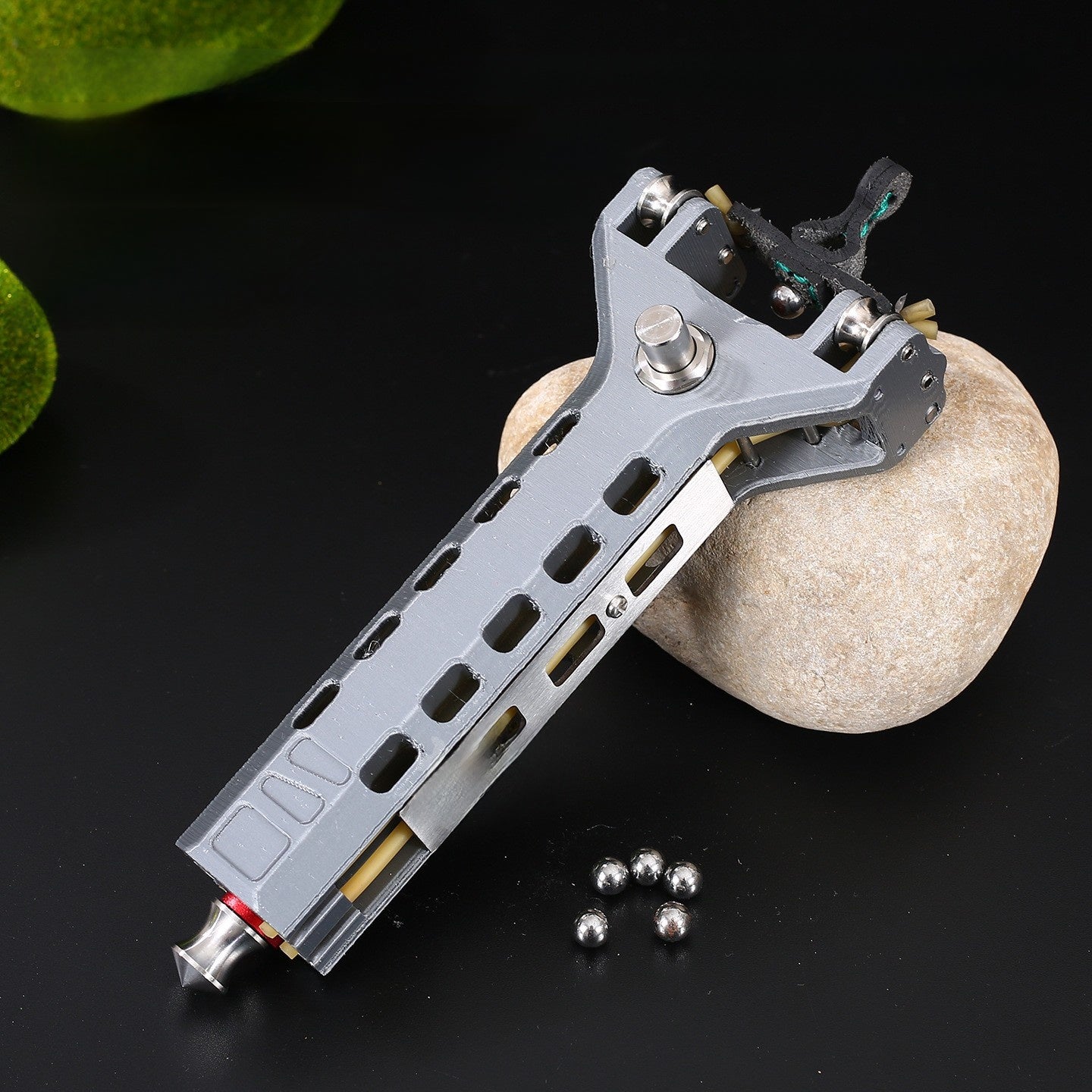 Automatic-loading steel-ball round leather slingshot for adults, suitable for outdoor shooting sports and practical training